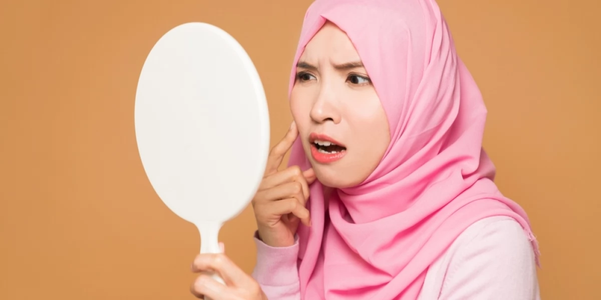 Sering Menggunakan Concealer Akan Menyebabkan Jerawatan